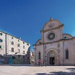 Apartment Three-bedroom In Brodarica (Sibenik-Knin)