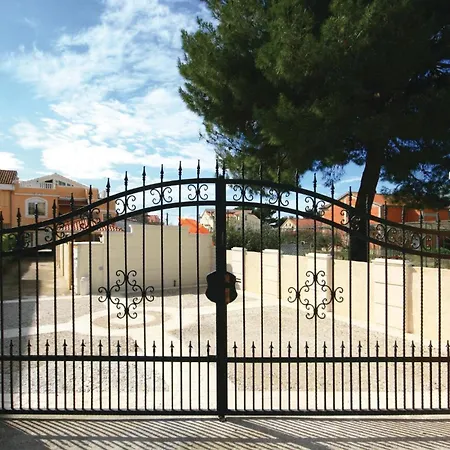 Appartement Three-bedroom In *