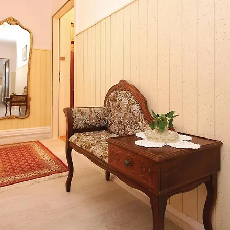 Apartment Cozy In Brodarica With Wifi