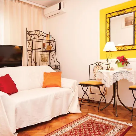 Cozy In Brodarica With Wifi Apartment