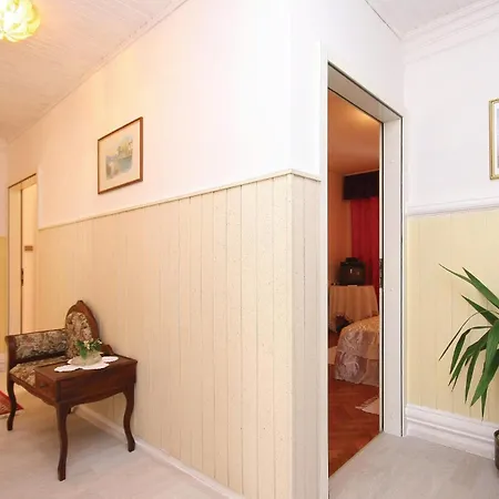 Three-bedroom In Brodarica (Sibenik-Knin)