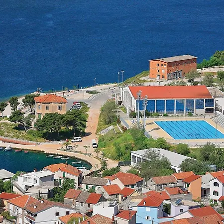 Cozy In Brodarica With Wifi Apartment