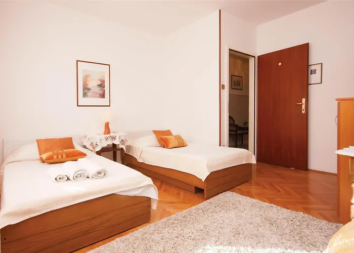 Apartment Three-bedroom In Brodarica (Sibenik-Knin)