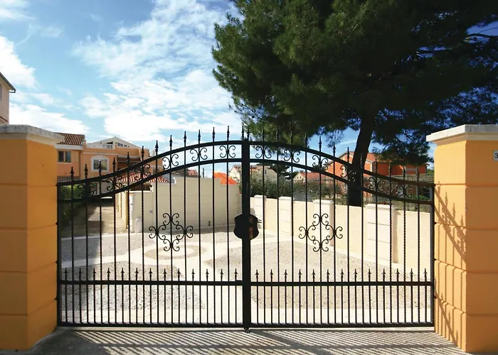 Appartement Three-bedroom In *