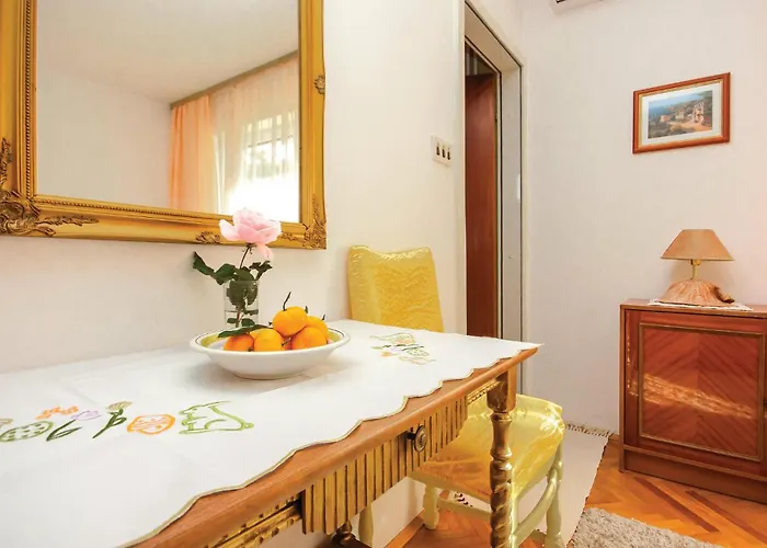 Three-bedroom In Brodarica (Sibenik-Knin)