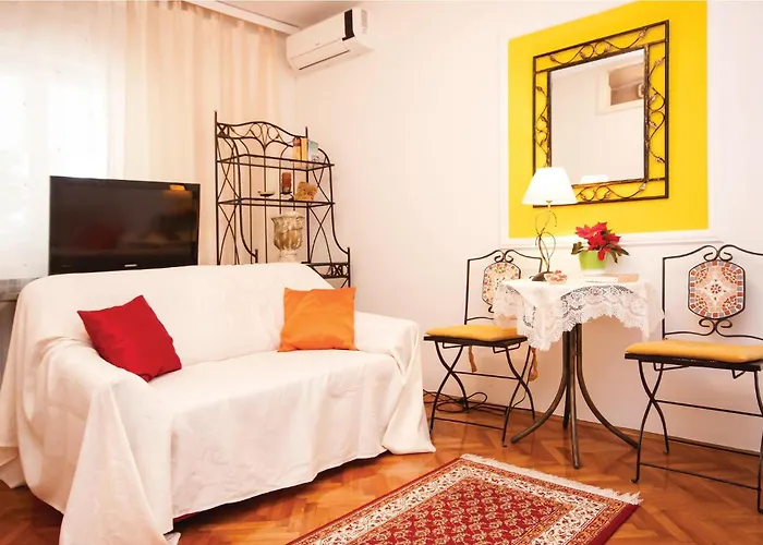 Three-bedroom In Appartement