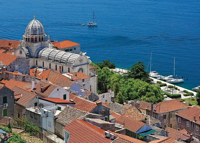 Appartement Three-bedroom In *