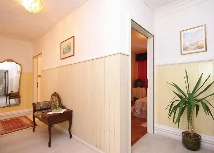 Three-bedroom In Brodarica (Sibenik-Knin)