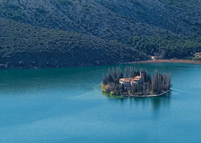 Appartement Three-bedroom In *